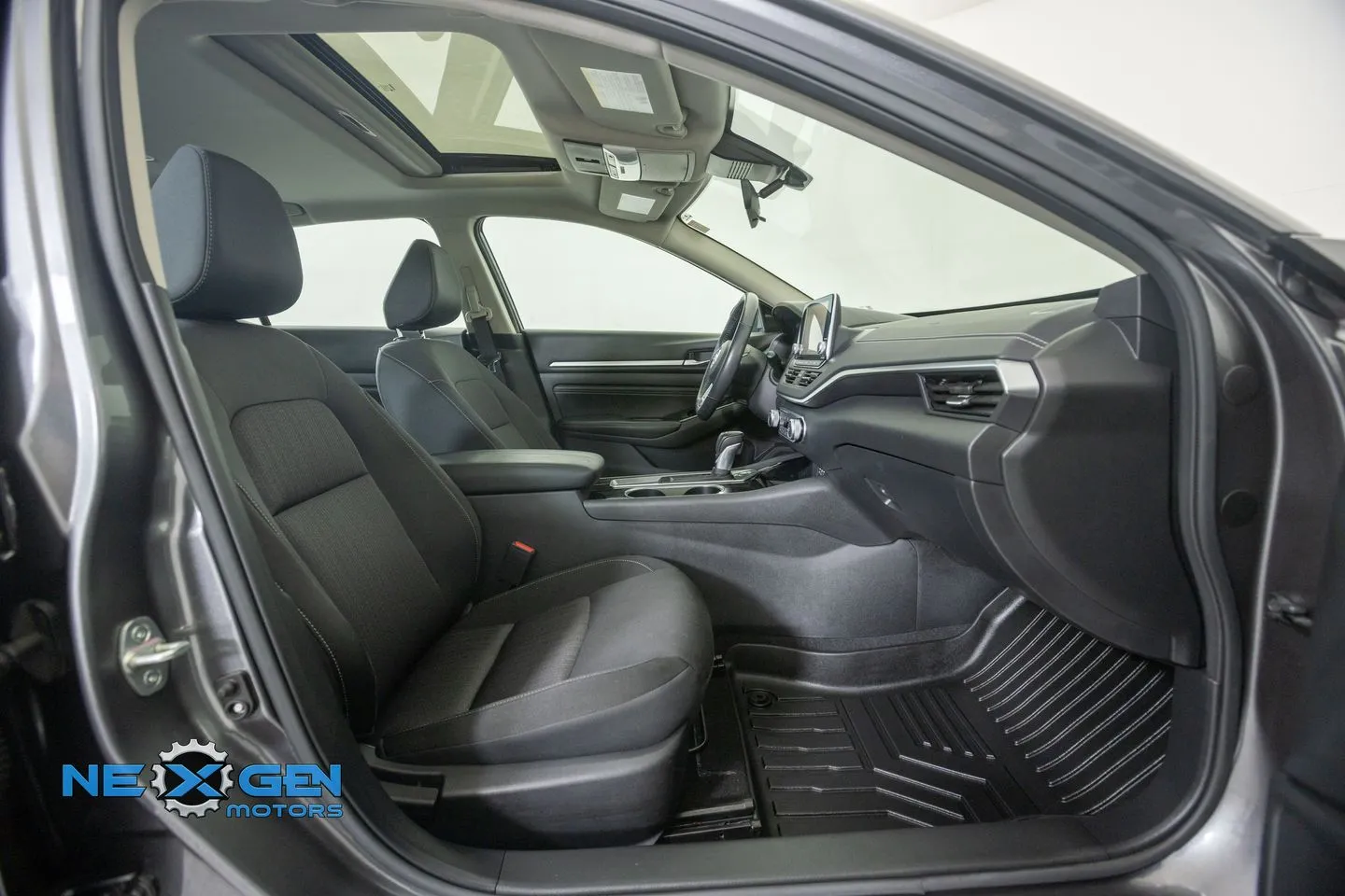 Nissan Altima photo 8