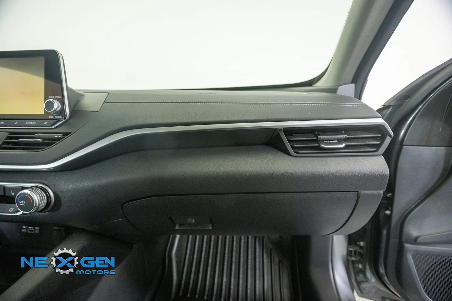 Nissan Altima photo 9