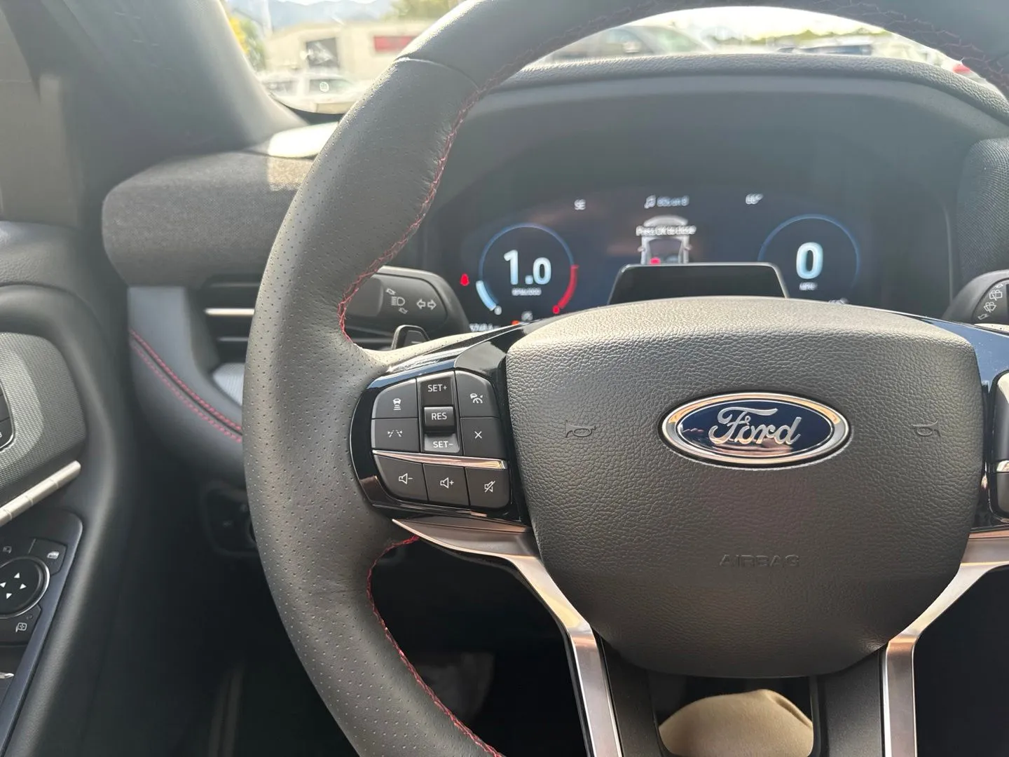 Ford Explorer photo 24