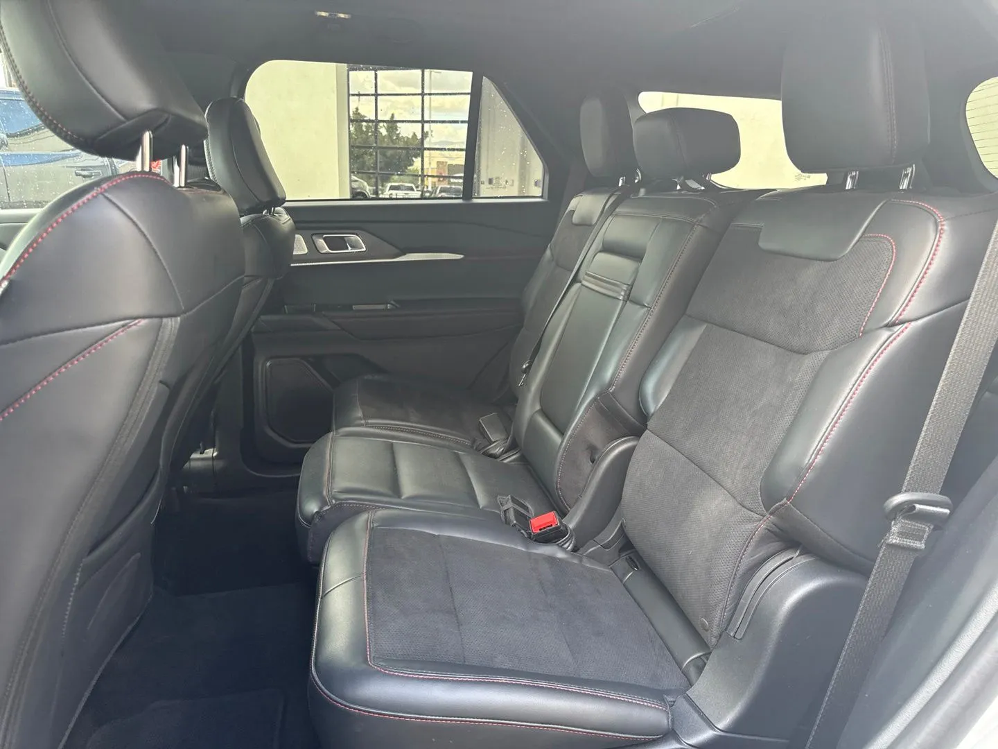 Ford Explorer photo 16