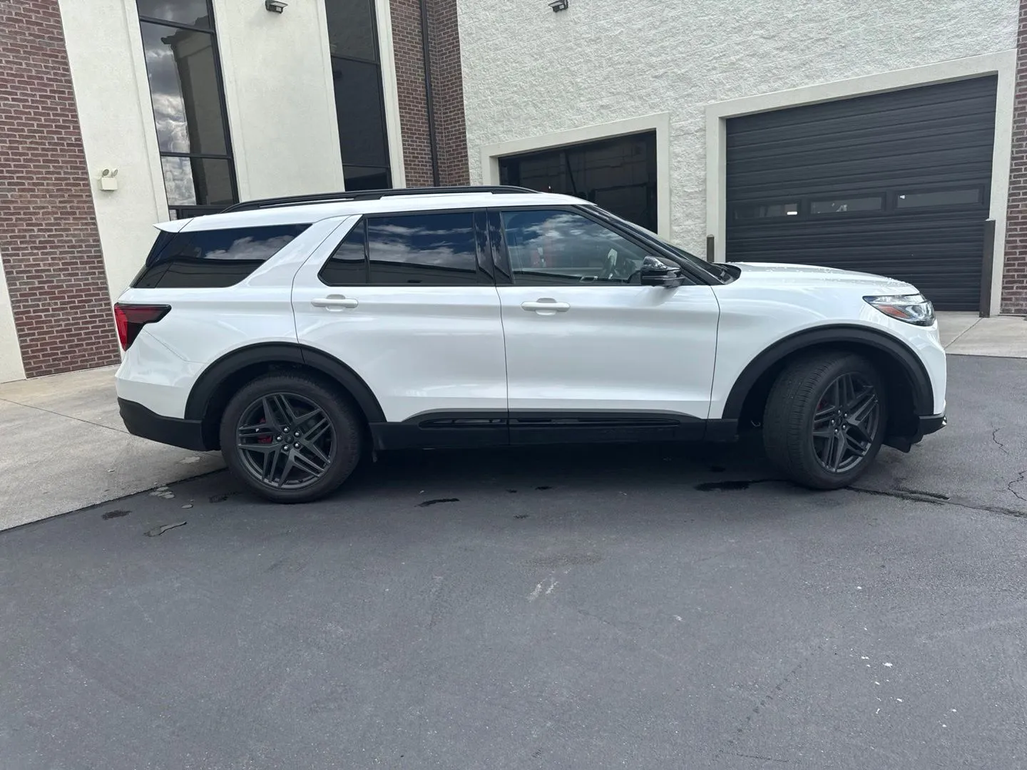 Ford Explorer photo 9