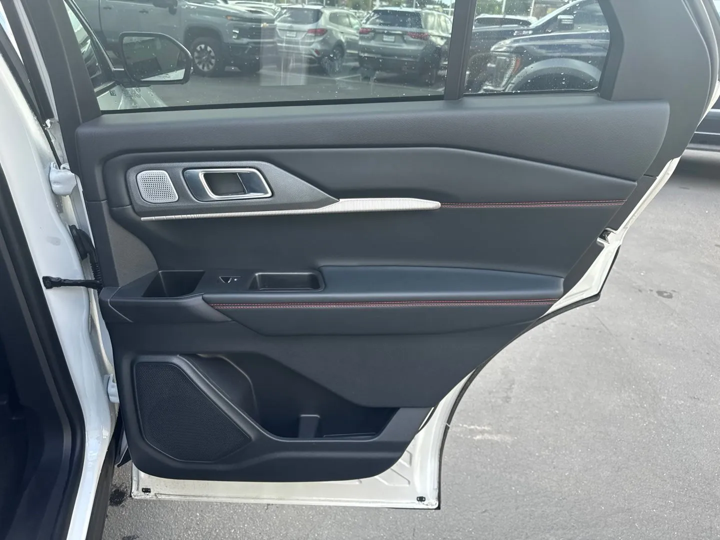 Ford Explorer photo 14