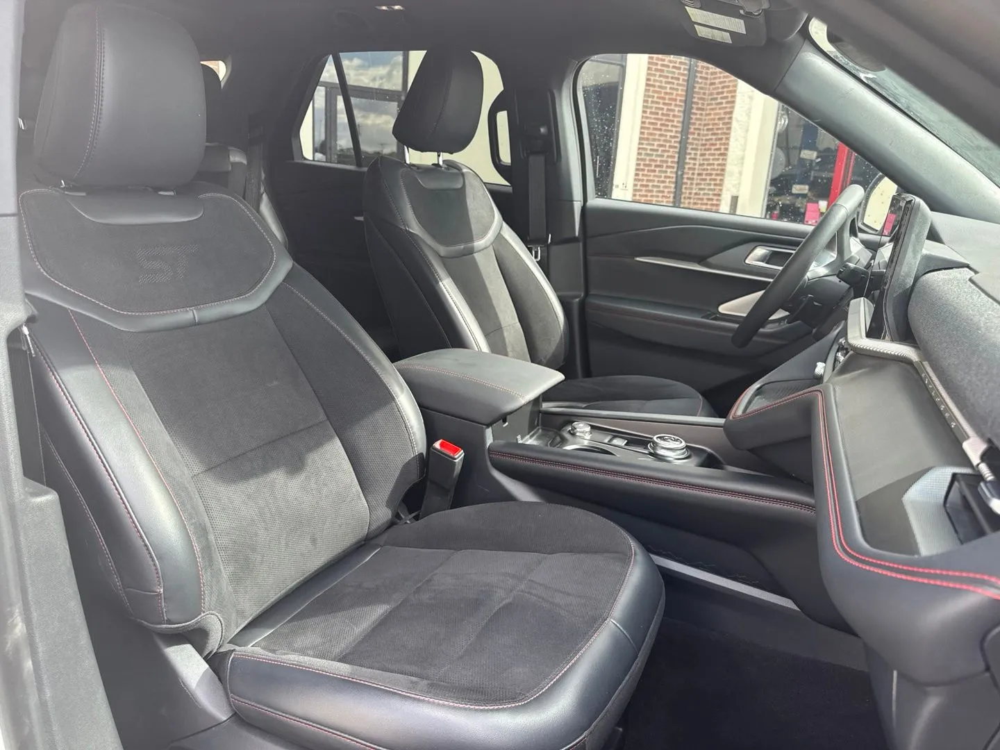 Ford Explorer photo 10