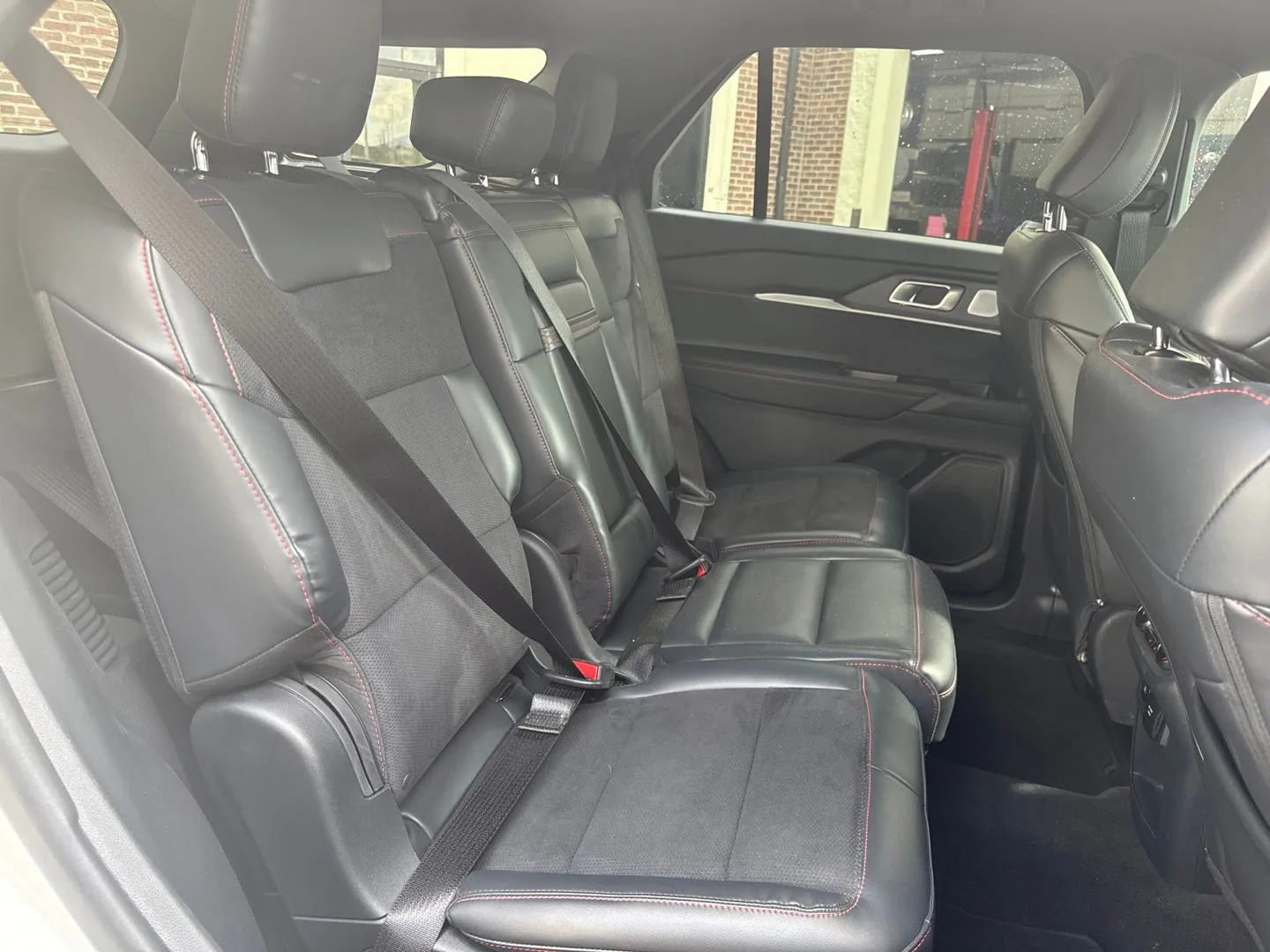 Ford Explorer photo 12