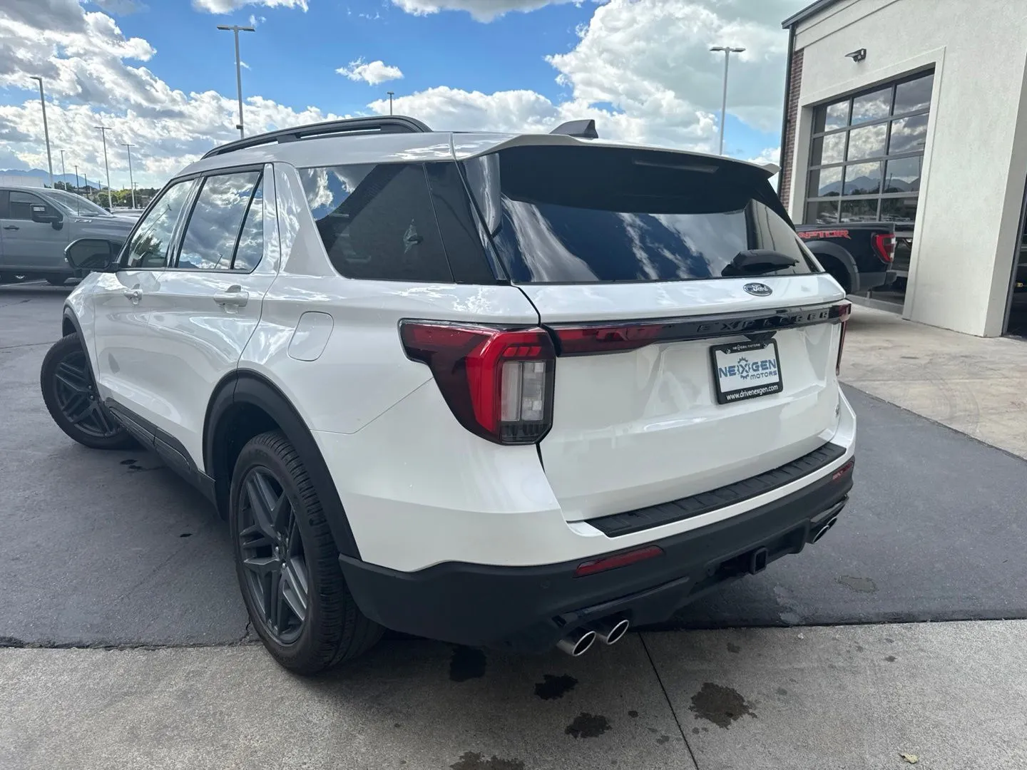 Ford Explorer photo 6