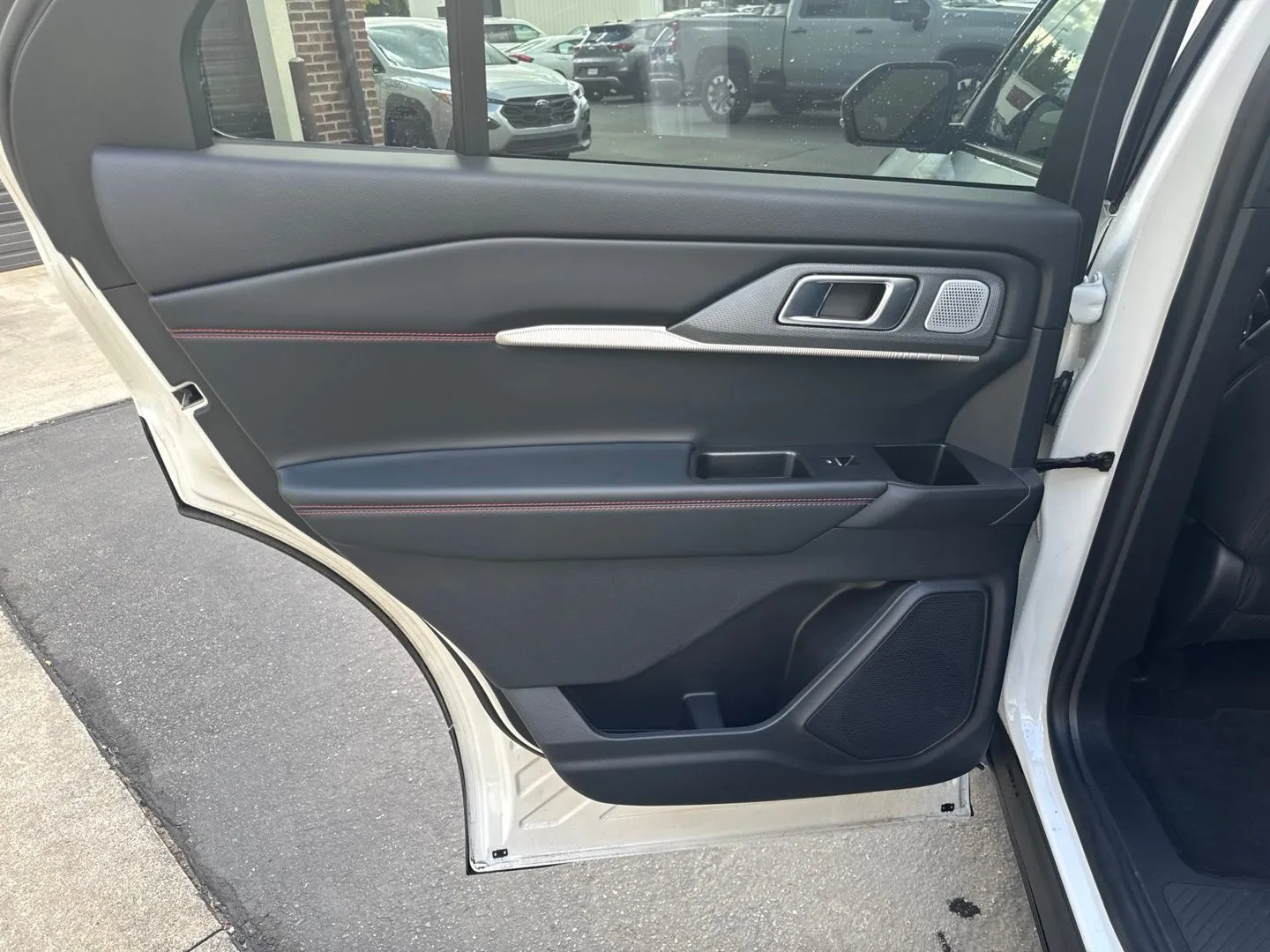 Ford Explorer photo 18