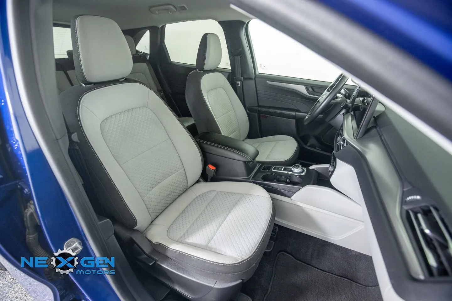 Ford Escape photo 9