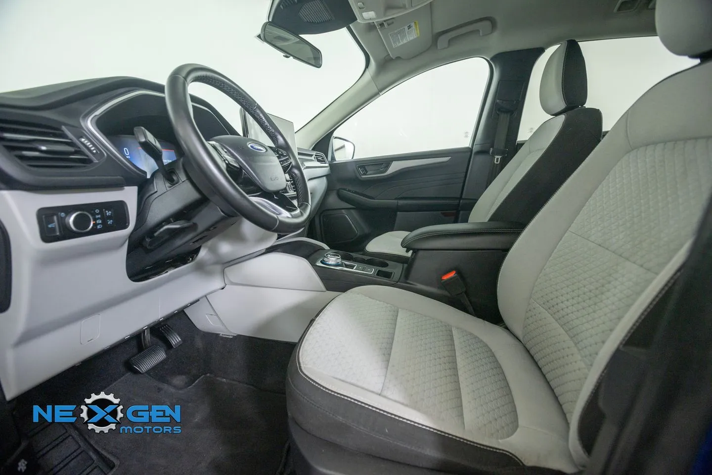 Ford Escape photo 12