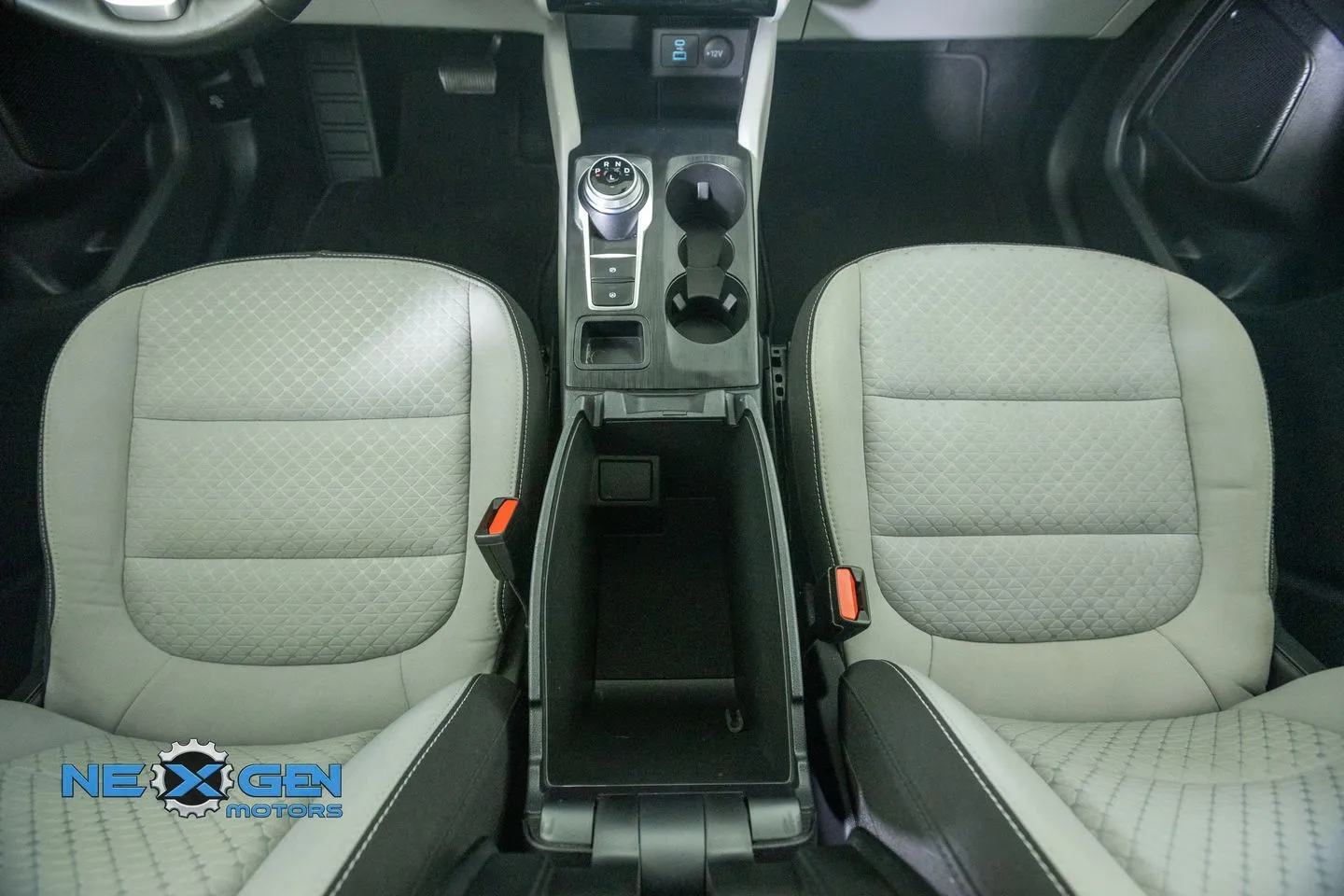 Ford Escape photo 4