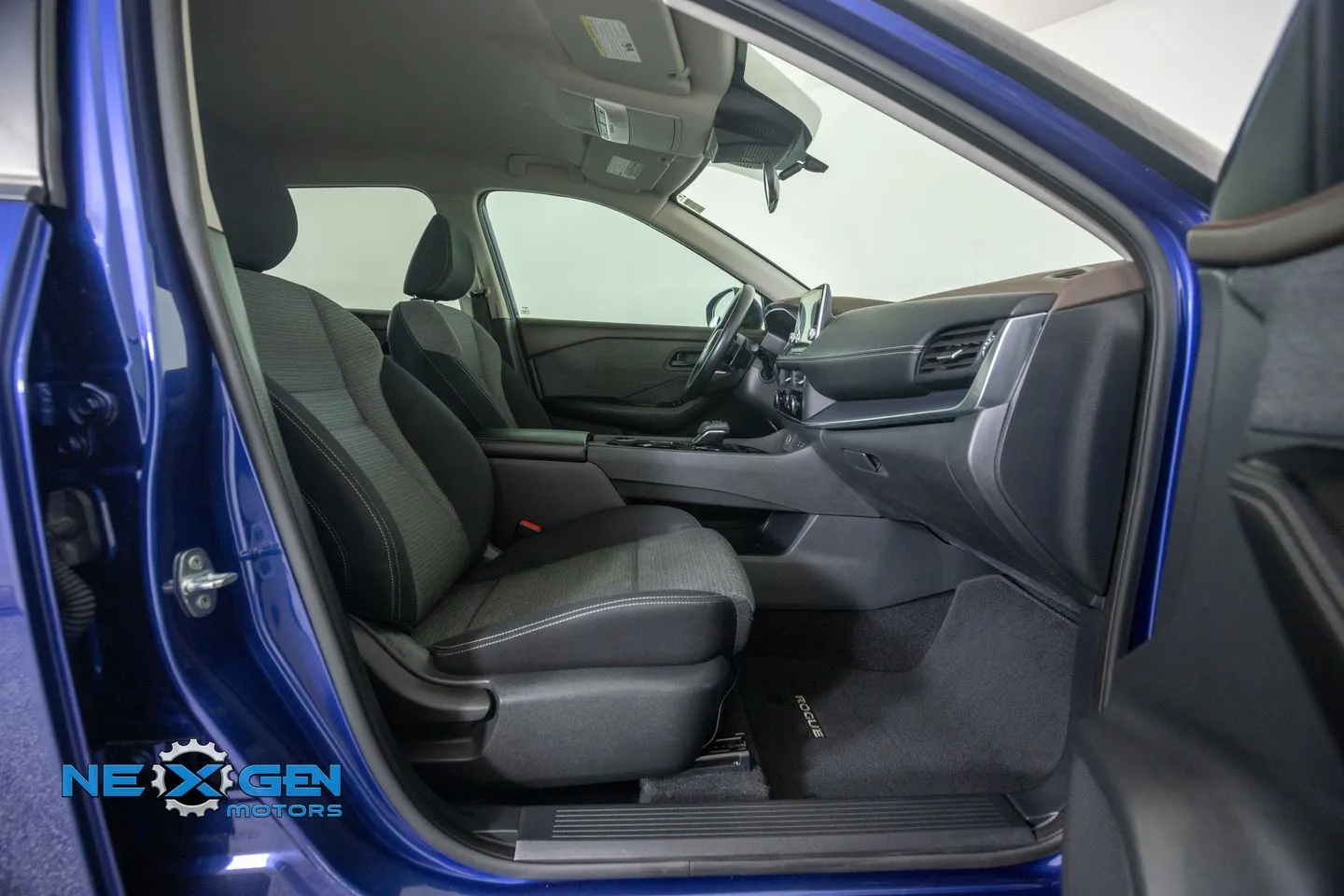 Nissan Rogue photo 7