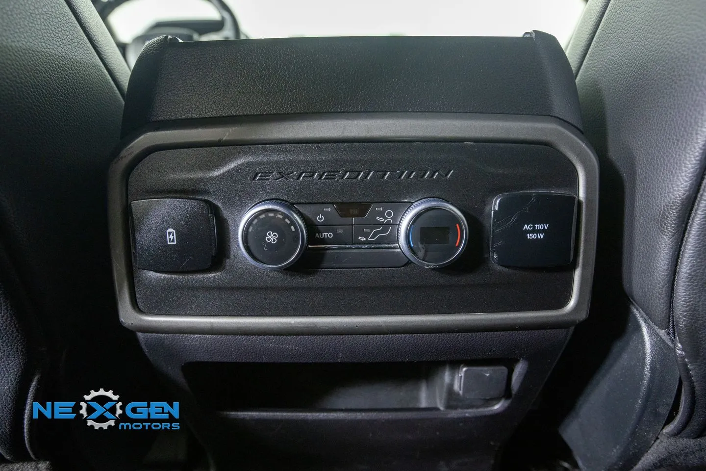 Ford Expedition MAX photo 35