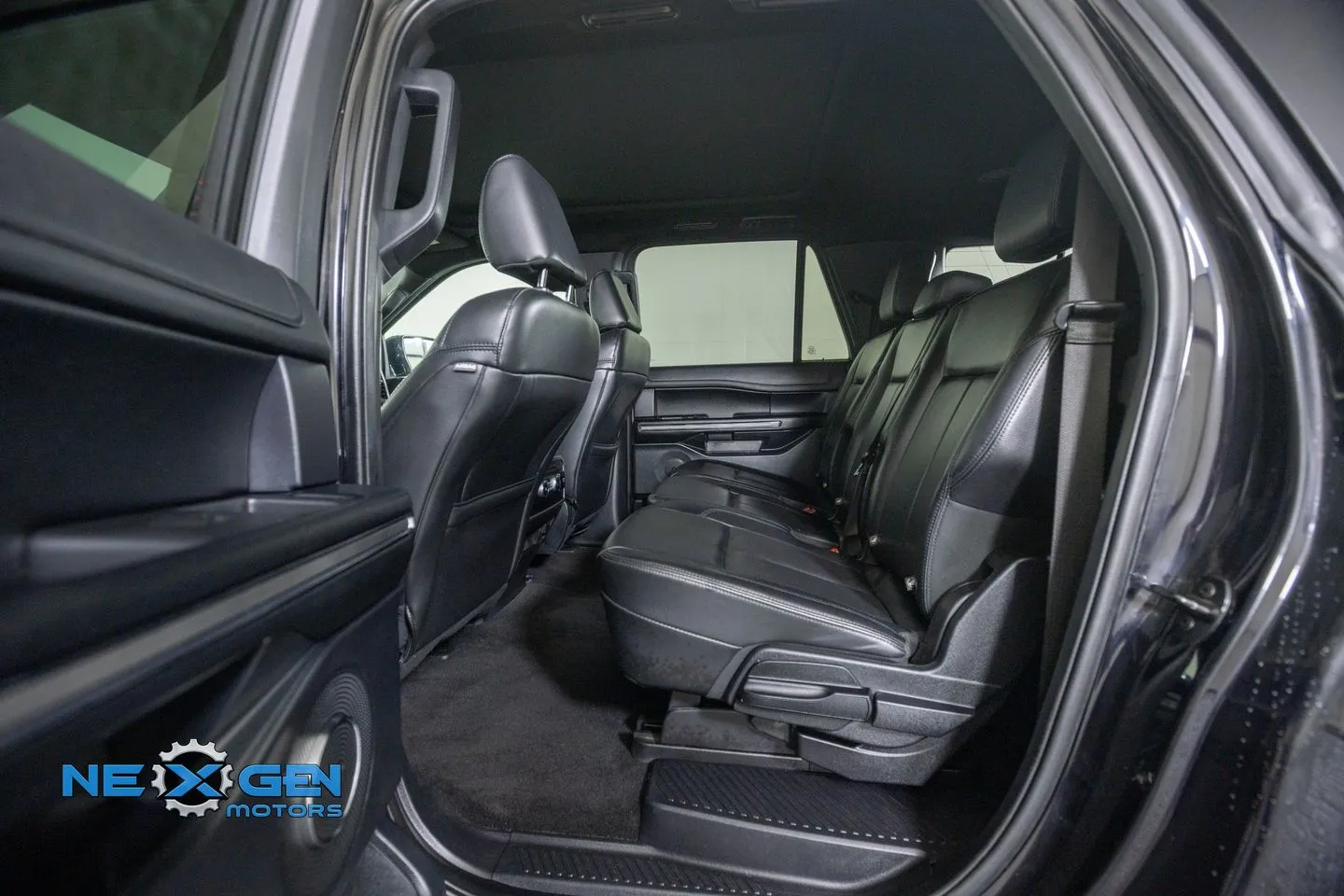 Ford Expedition MAX photo 32
