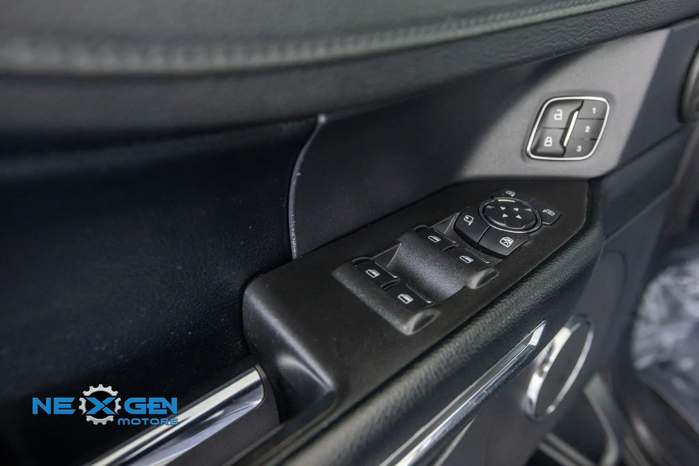 Ford Expedition MAX photo 14