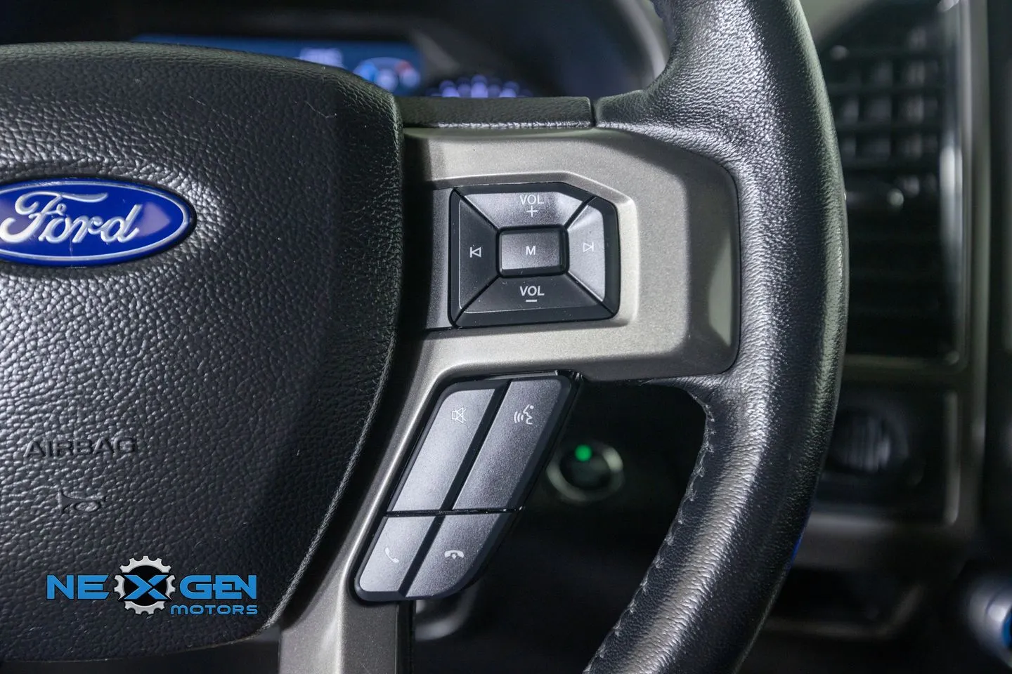 Ford Expedition MAX photo 17