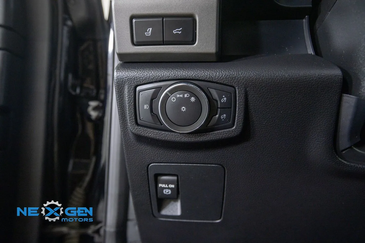 Ford Expedition MAX photo 15