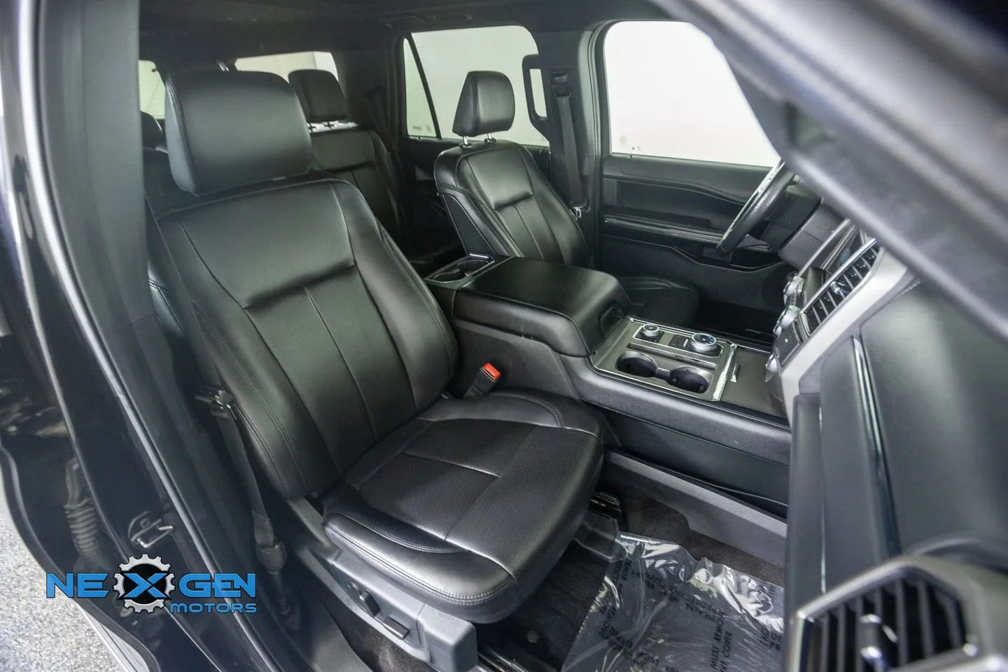 Ford Expedition MAX photo 9