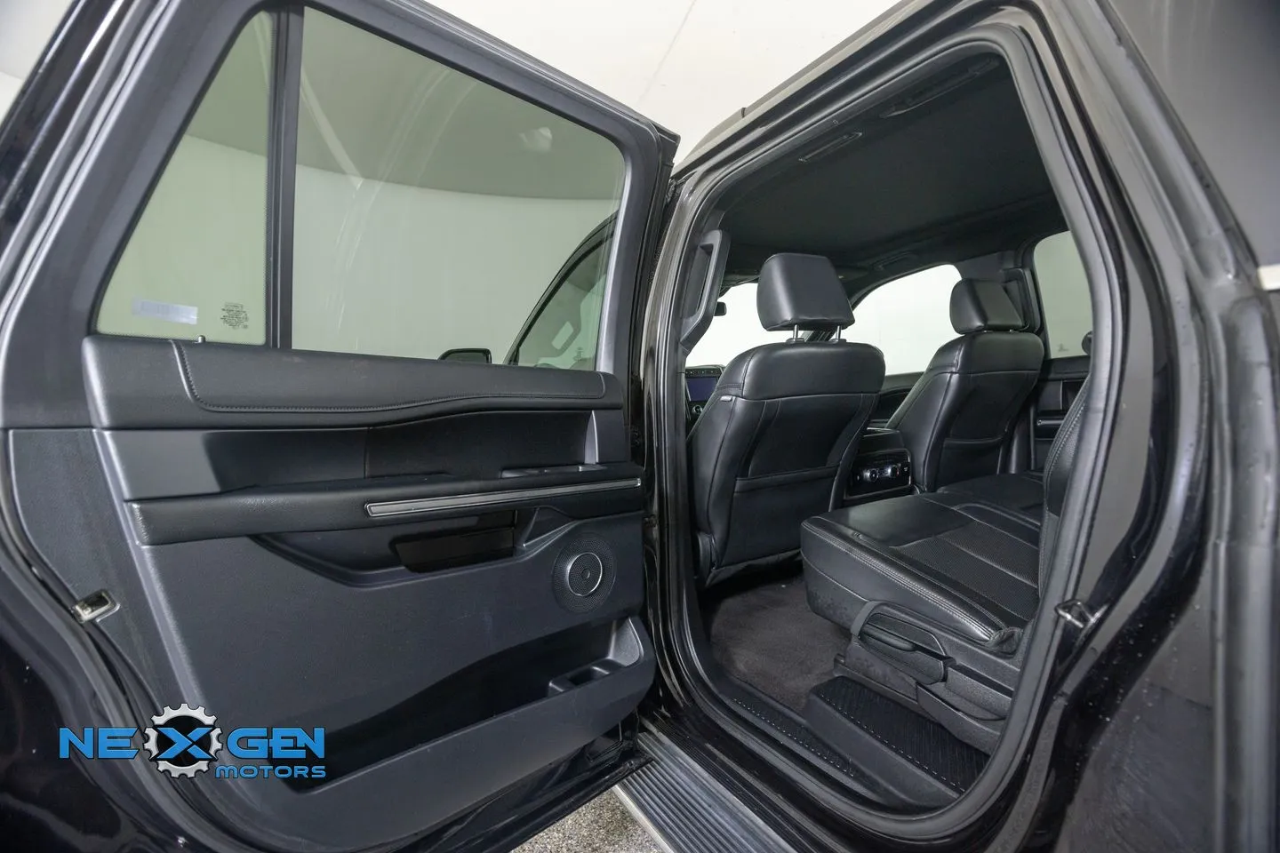 Ford Expedition MAX photo 30