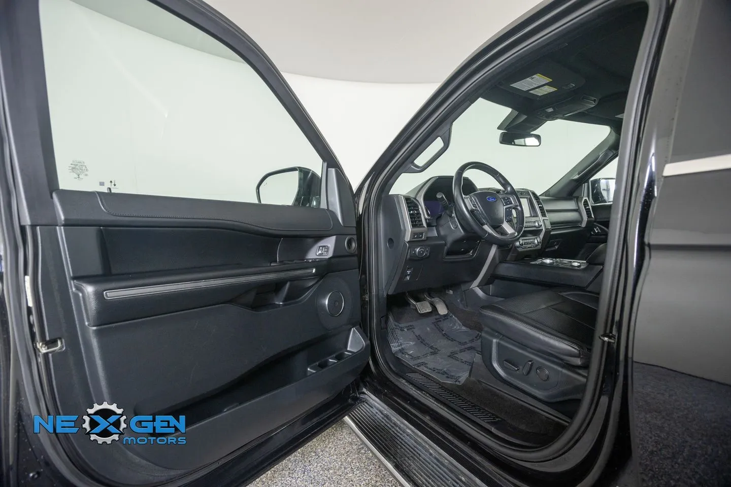 Ford Expedition MAX photo 11