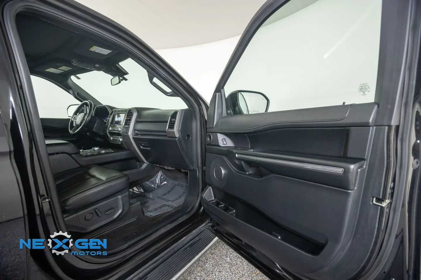 Ford Expedition MAX photo 5
