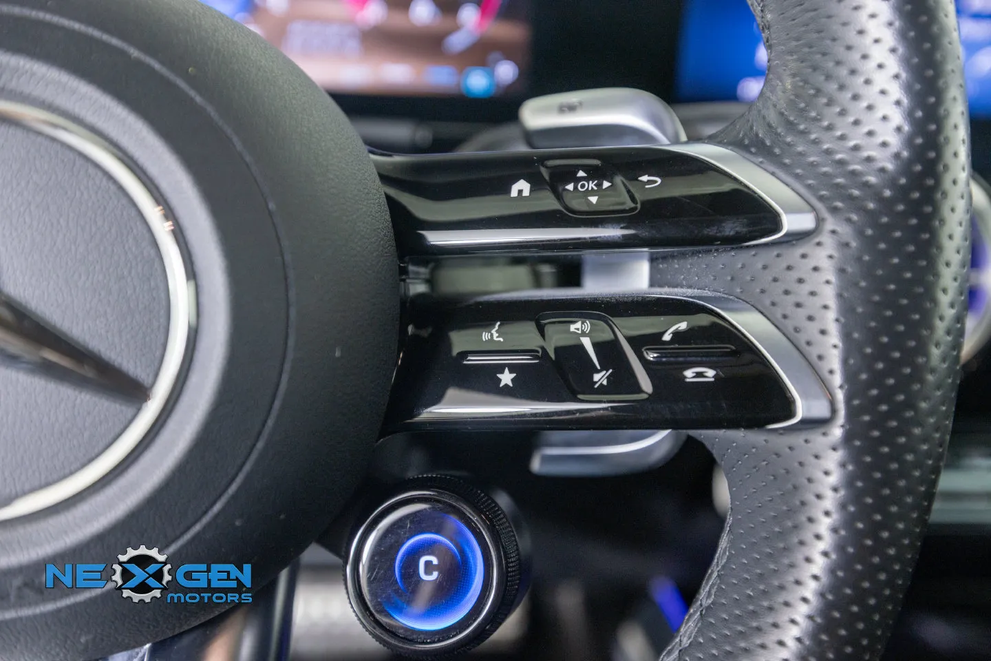 Mercedes-Benz GLA photo 19