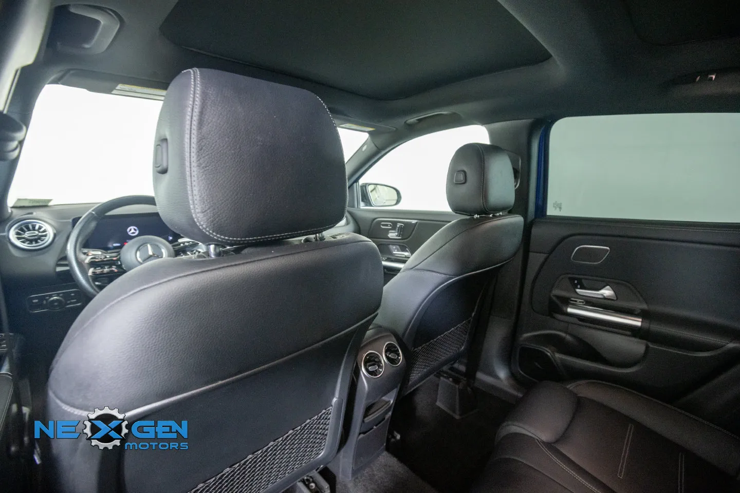 Mercedes-Benz GLA photo 30