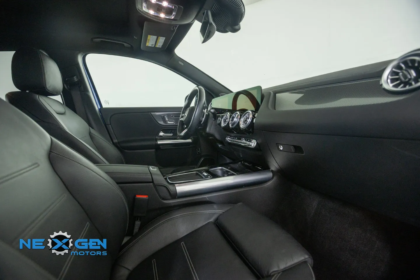 Mercedes-Benz GLA photo 10
