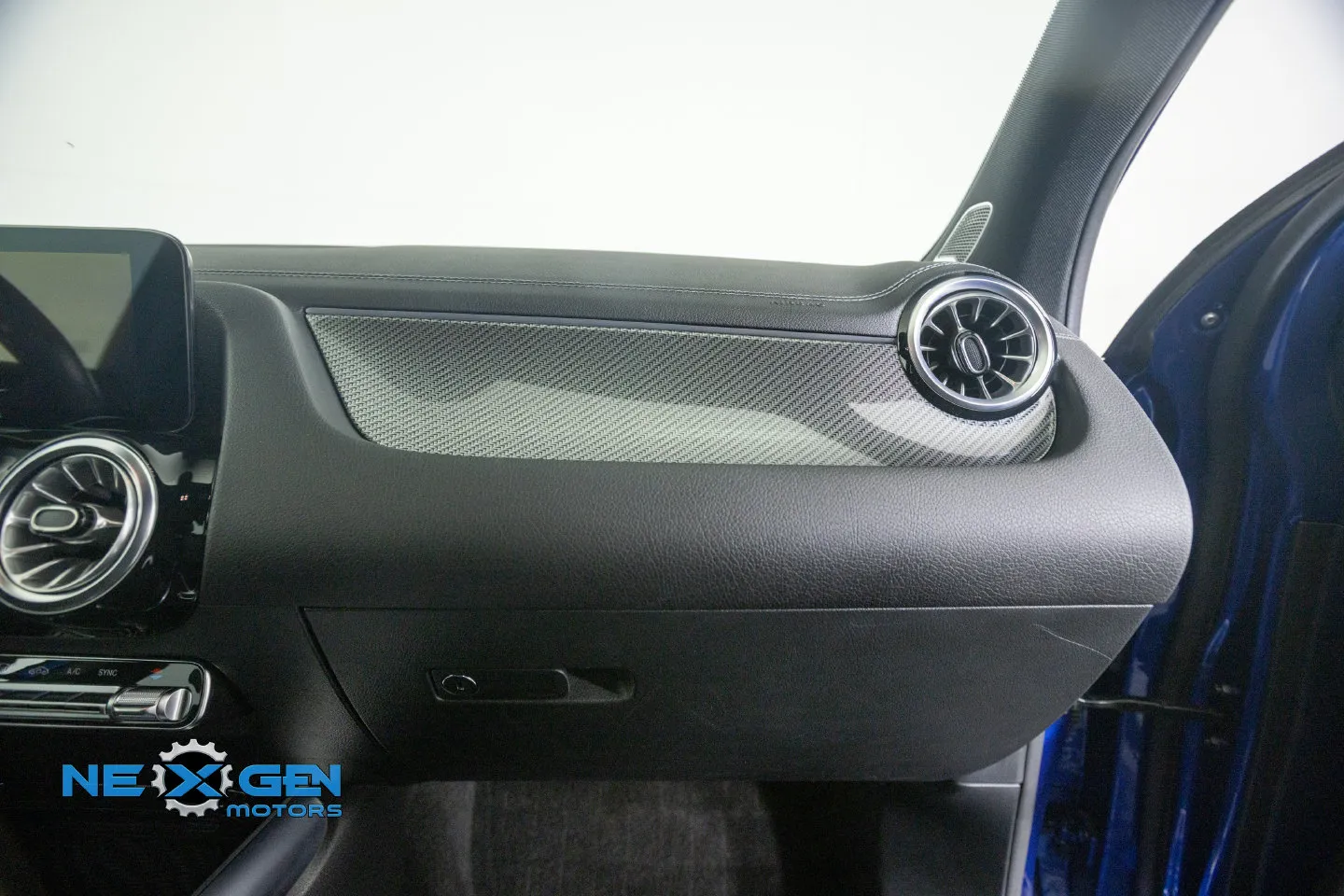 Mercedes-Benz GLA photo 7