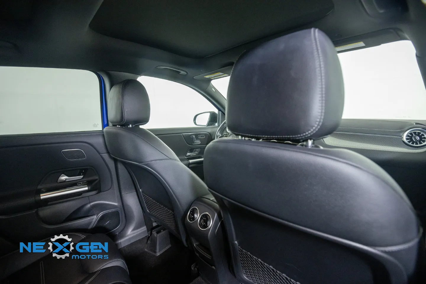 Mercedes-Benz GLA photo 39