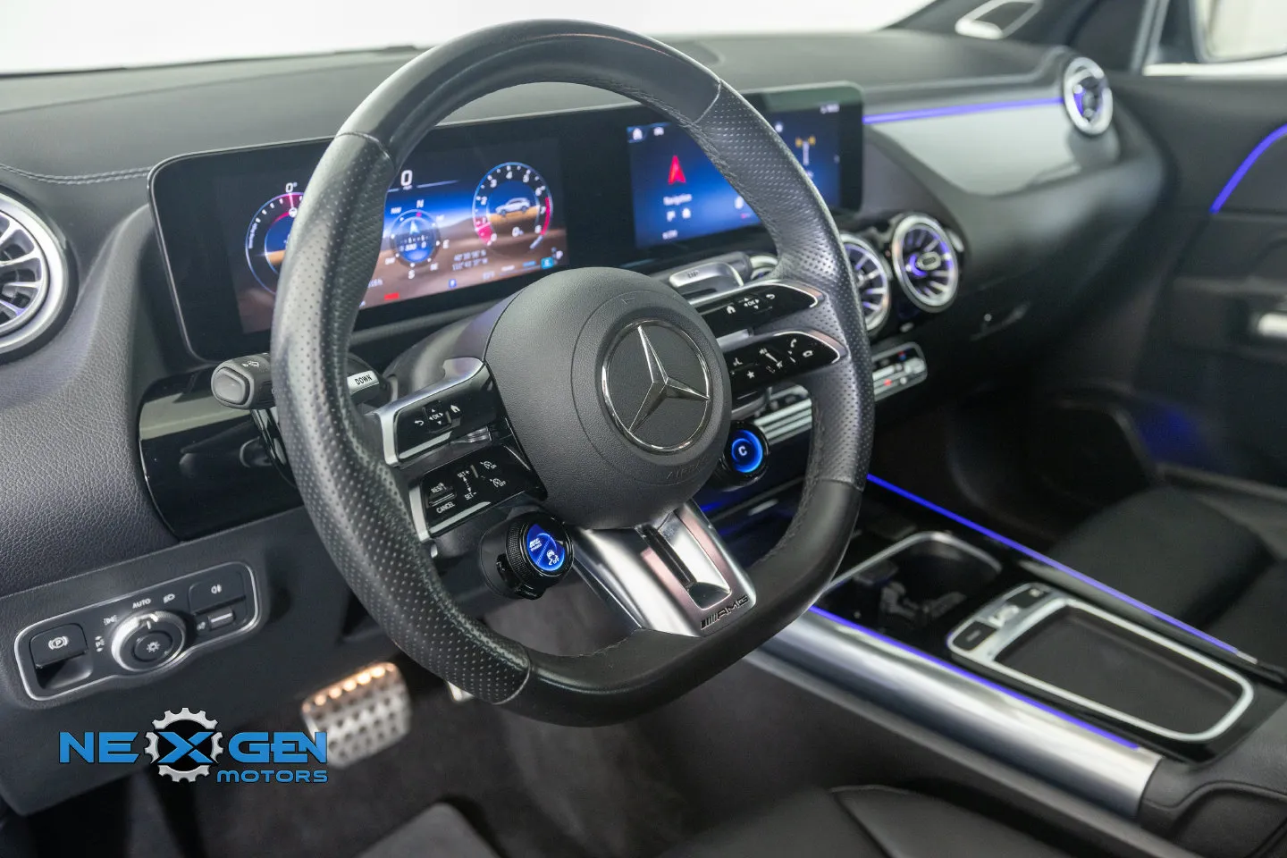 Mercedes-Benz GLA photo 14