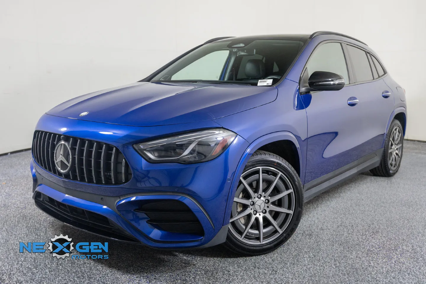Mercedes-Benz GLA photo 11