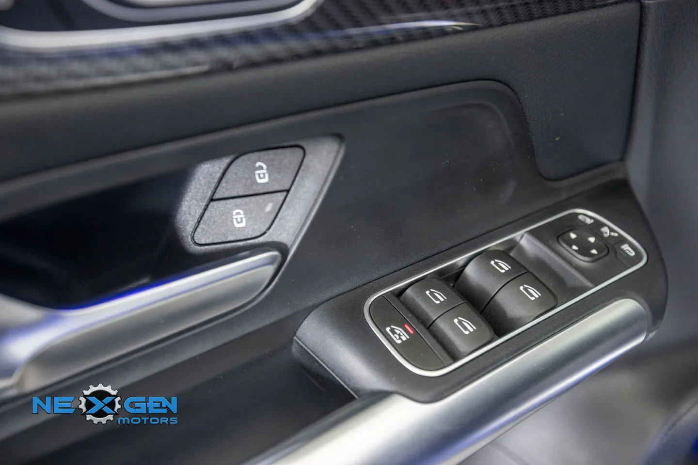 Mercedes-Benz GLA photo 16