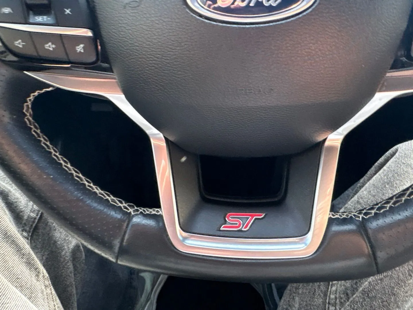 Ford Explorer photo 22