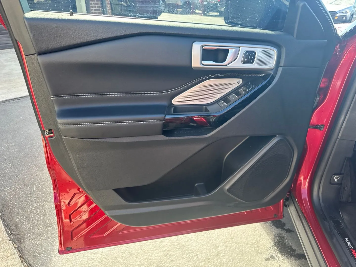 Ford Explorer photo 19