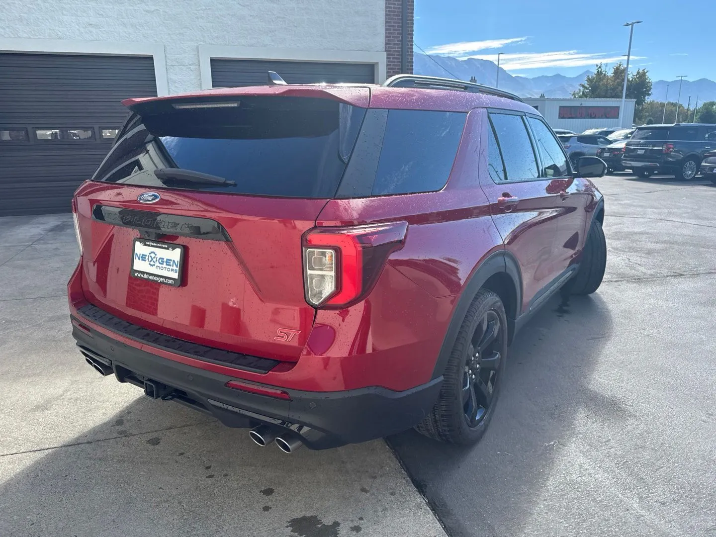 Ford Explorer photo 8