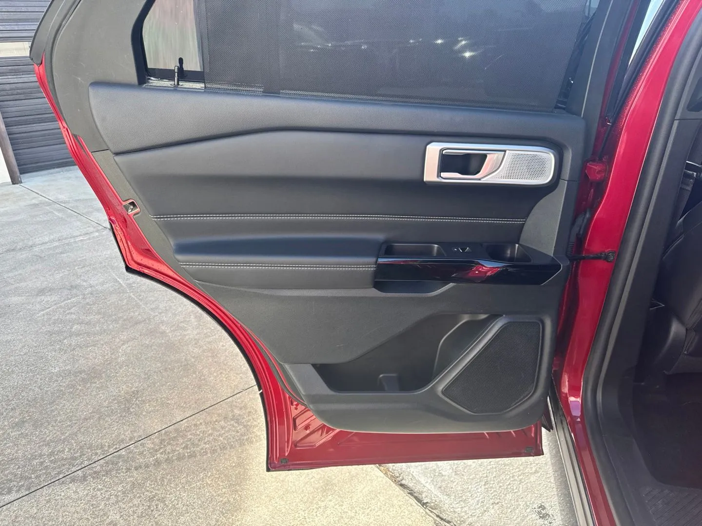 Ford Explorer photo 17