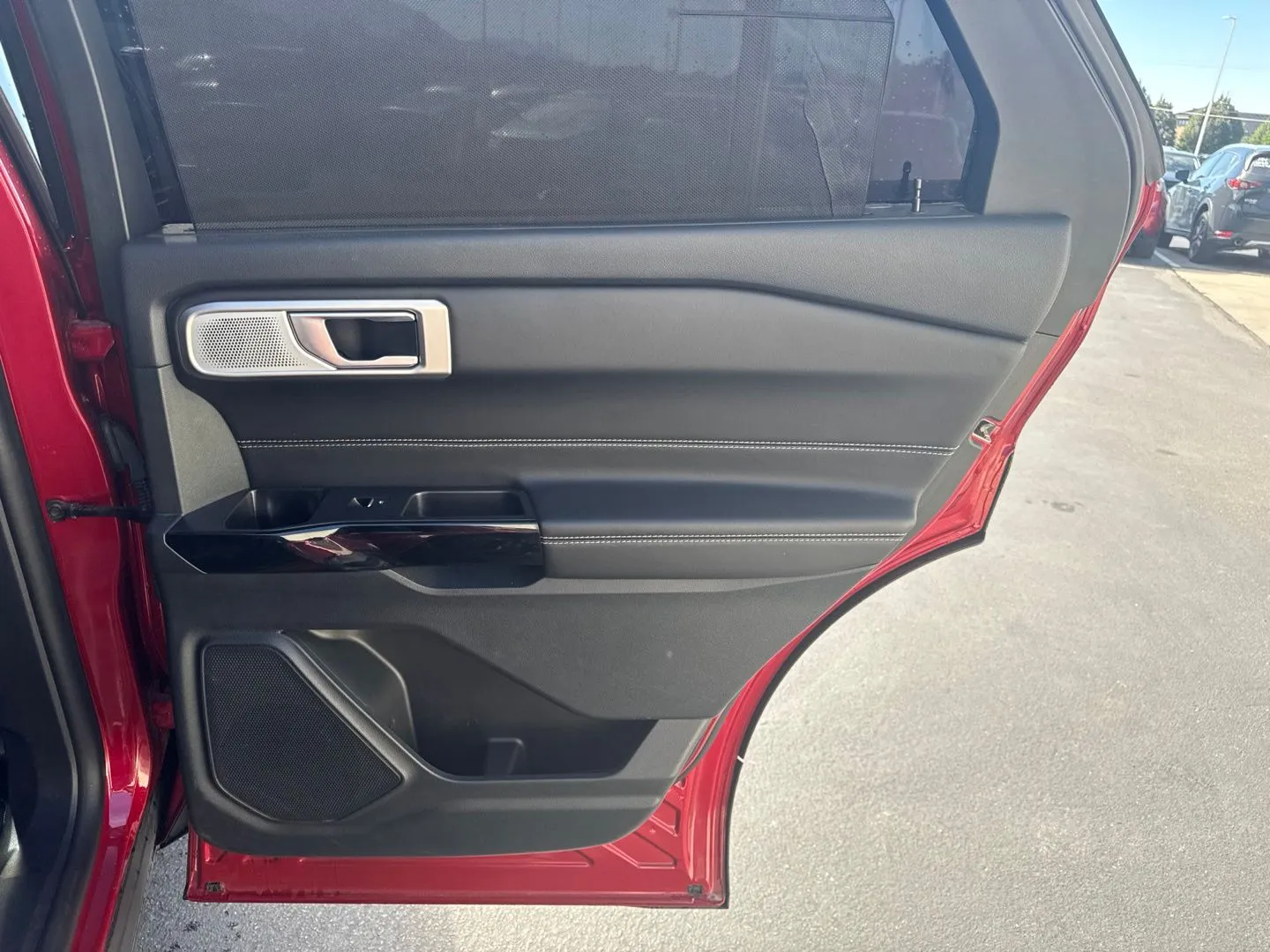 Ford Explorer photo 14