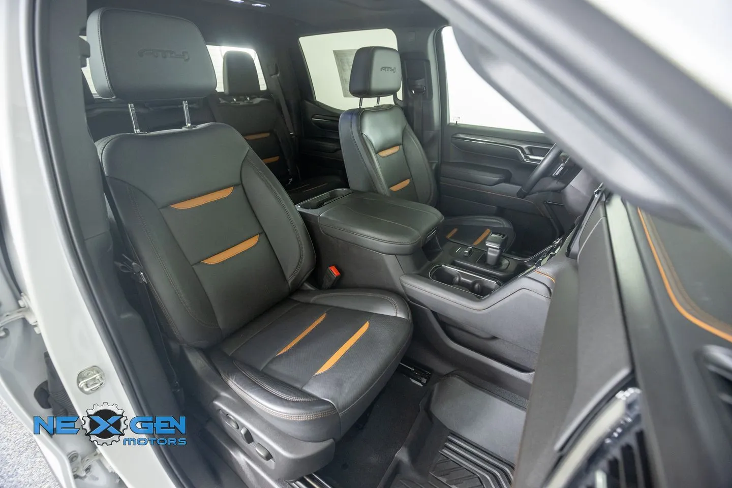 GMC Sierra photo 10