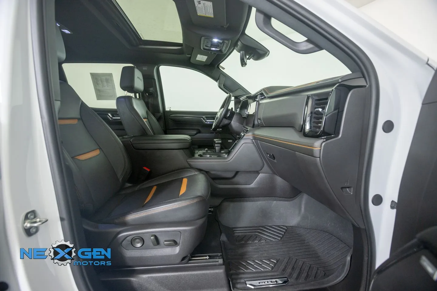 GMC Sierra photo 8