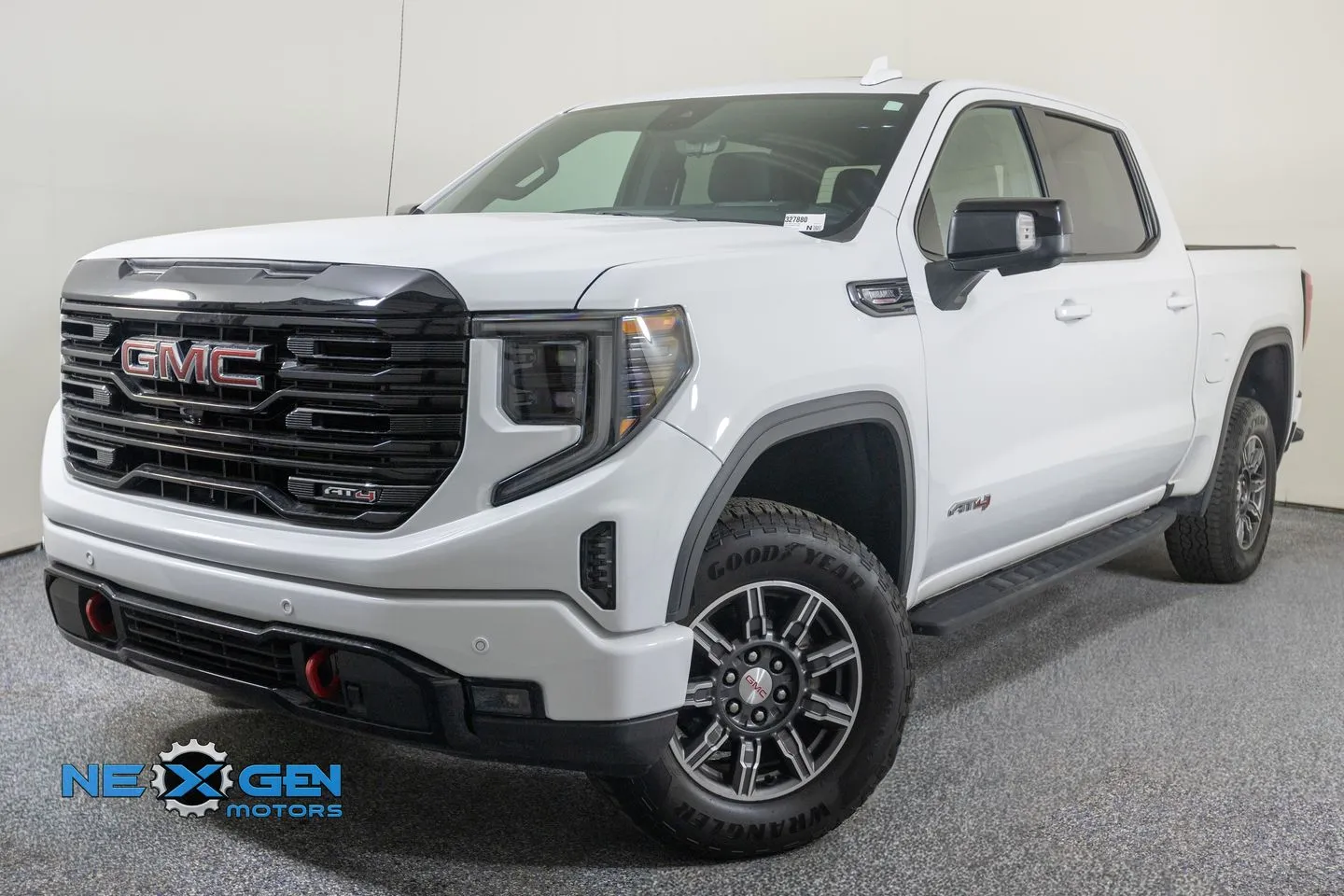 GMC Sierra photo 11