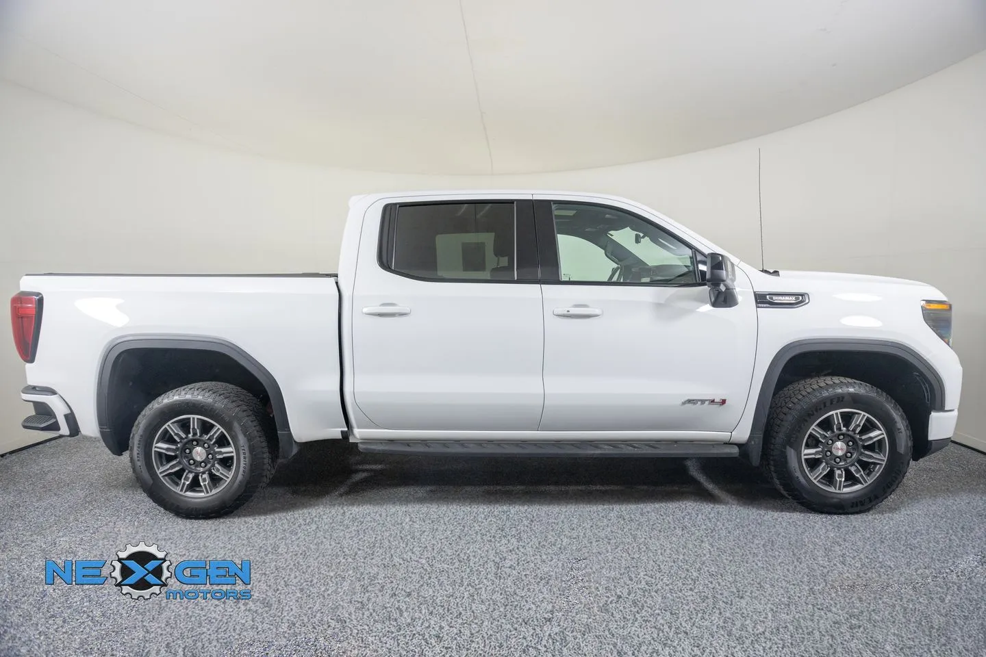 GMC Sierra photo 38