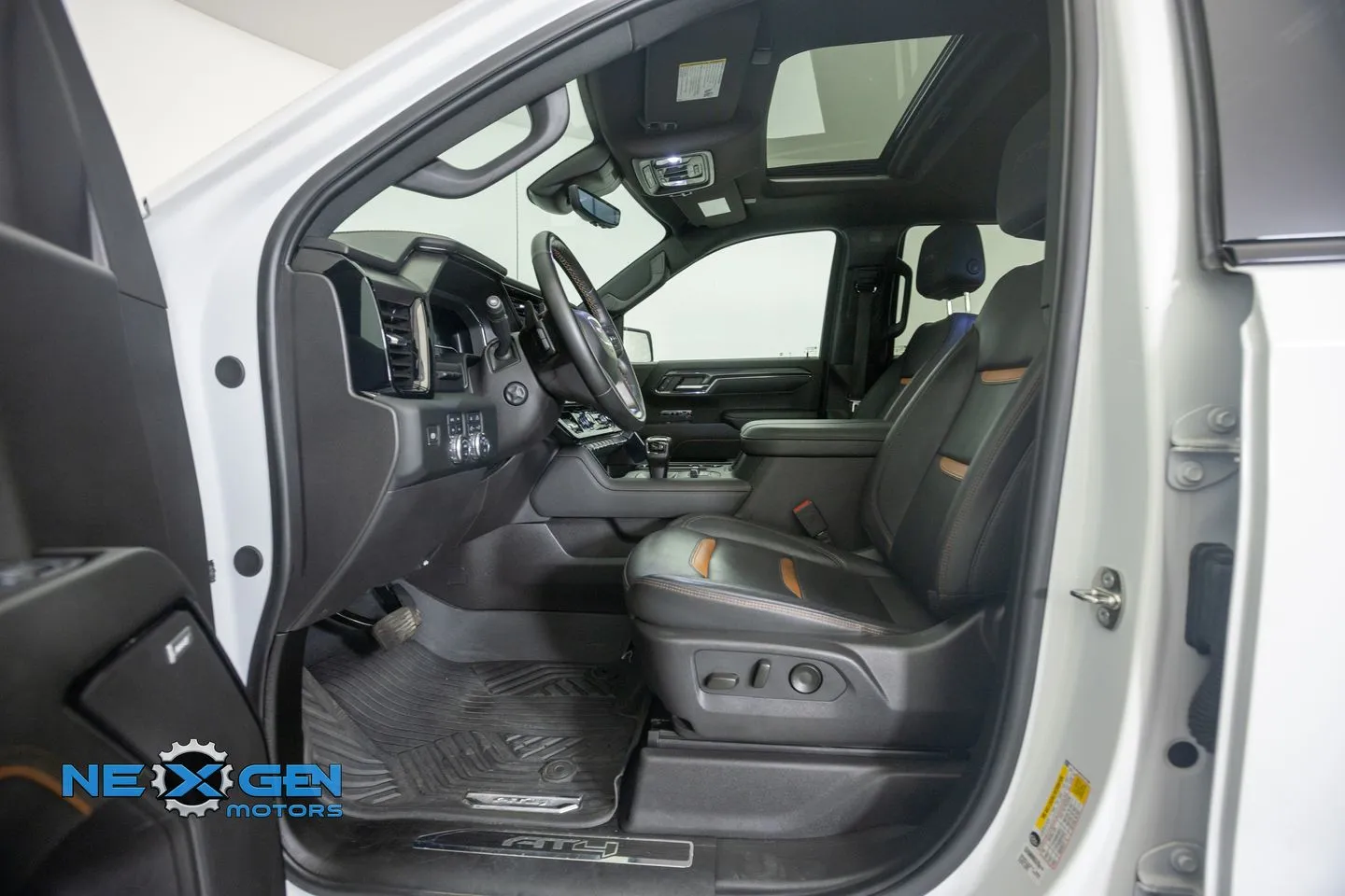 GMC Sierra photo 14