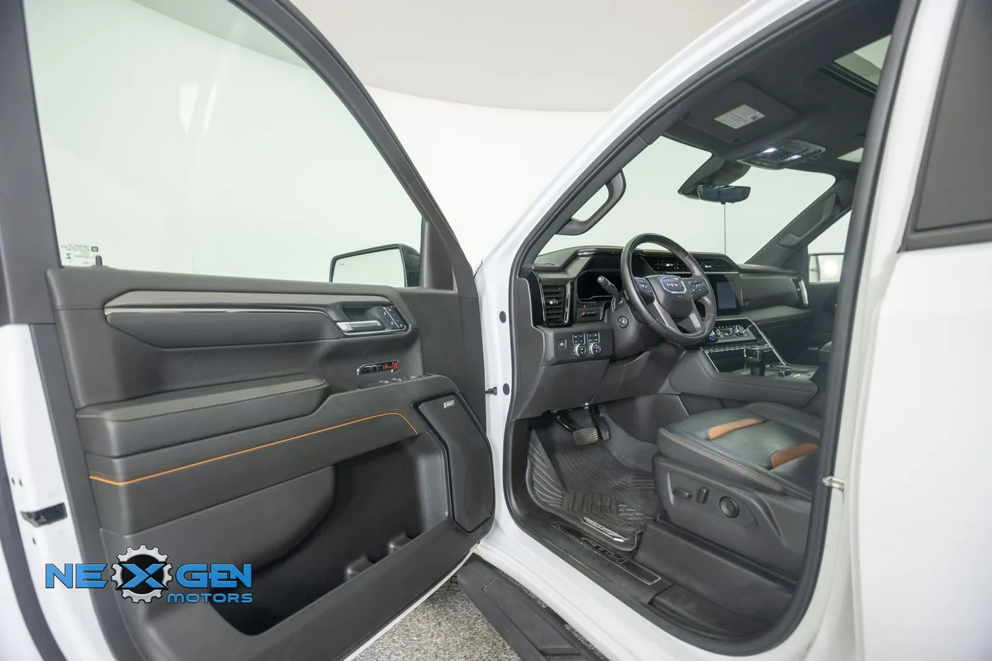 GMC Sierra photo 12