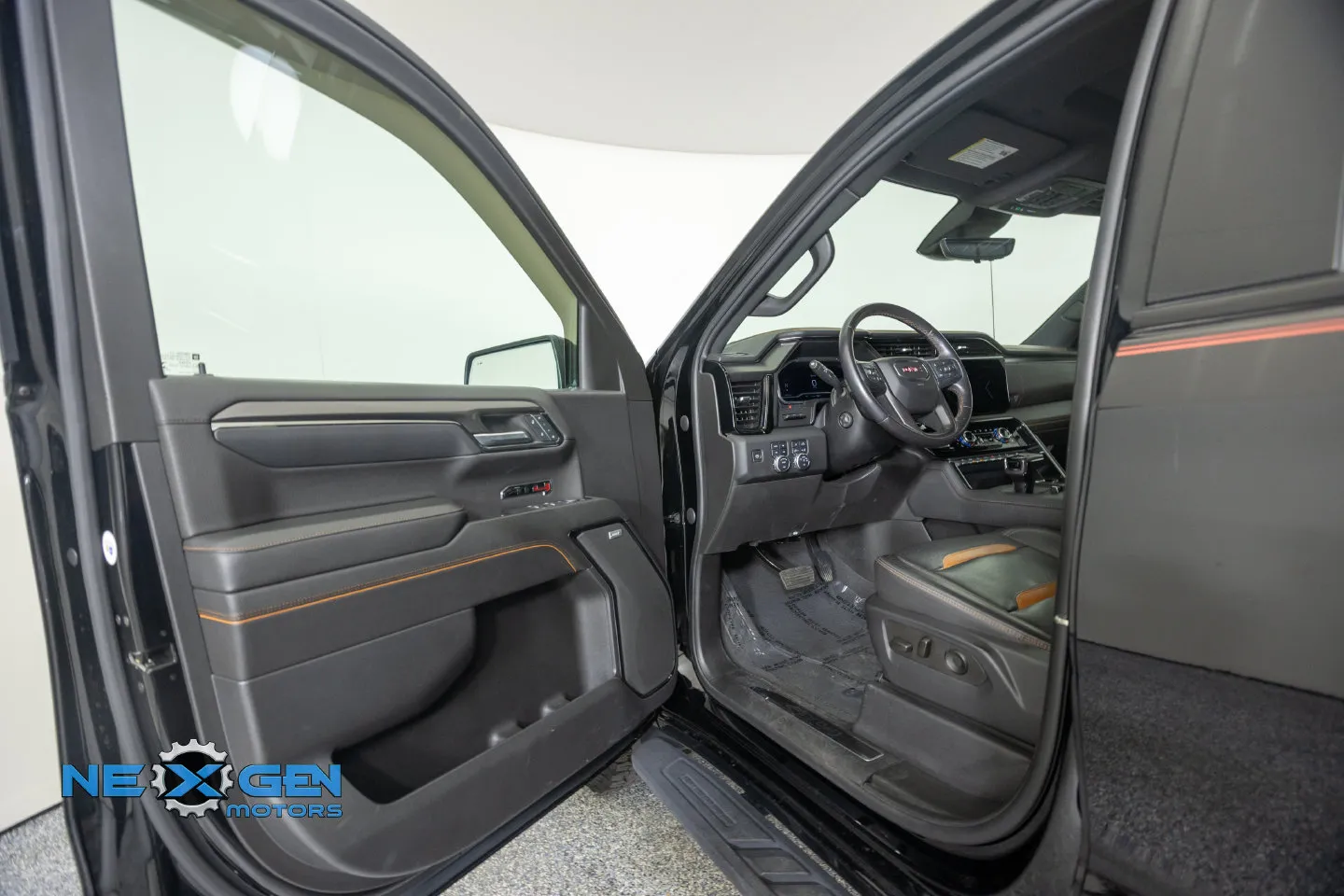 GMC Sierra photo 12