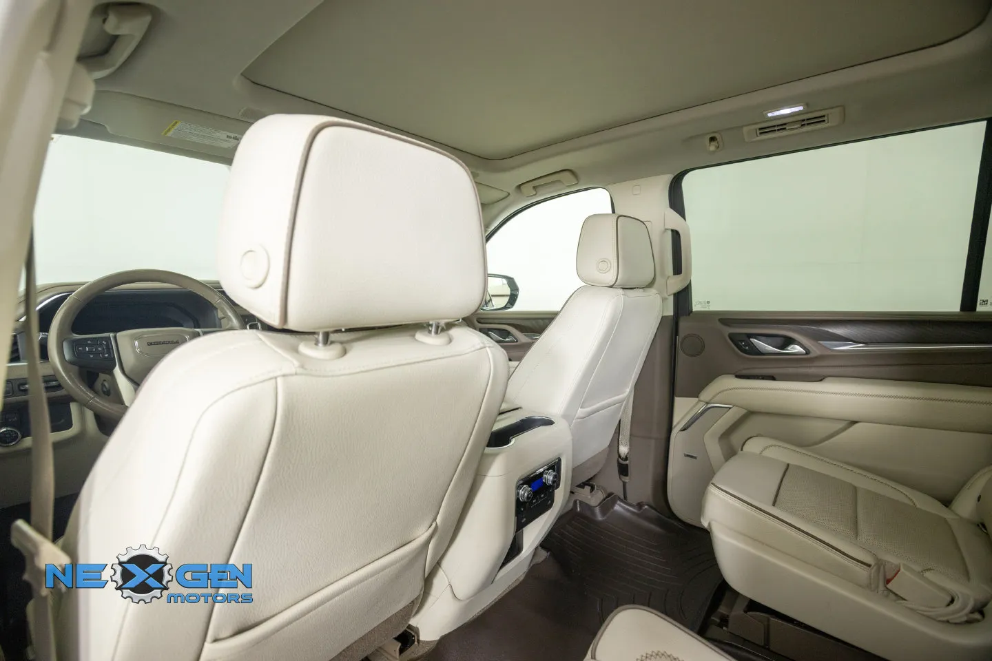 GMC Yukon XL photo 30