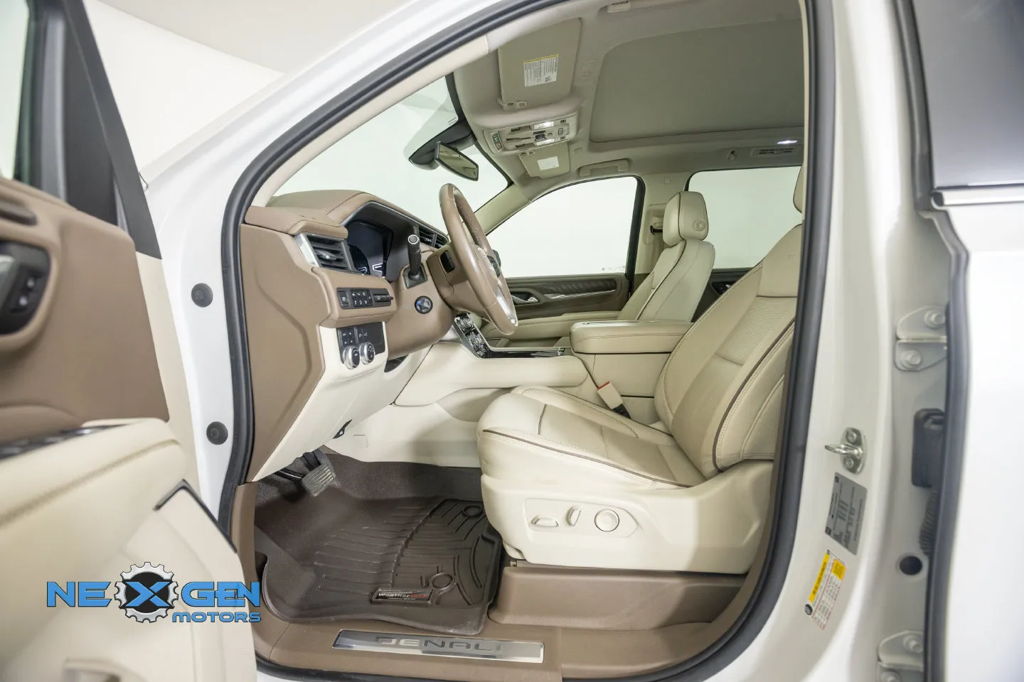 GMC Yukon XL photo 14