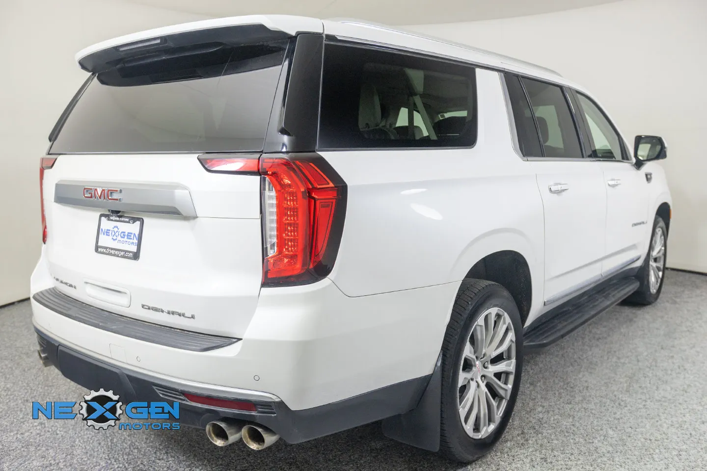 GMC Yukon XL photo 38