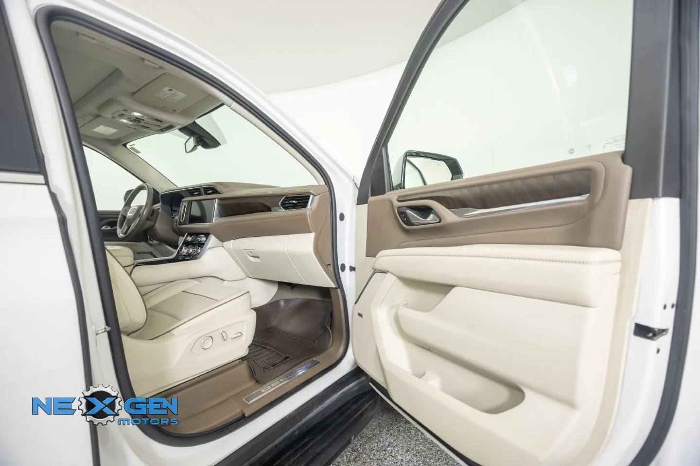 GMC Yukon XL photo 6
