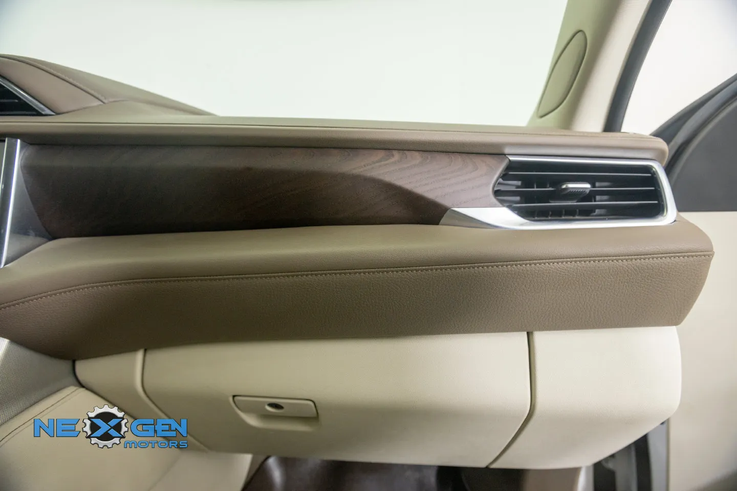 GMC Yukon XL photo 9