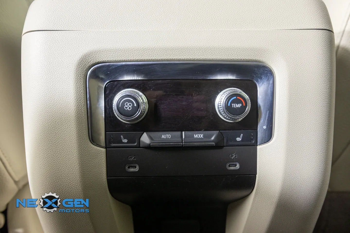 GMC Yukon XL photo 34