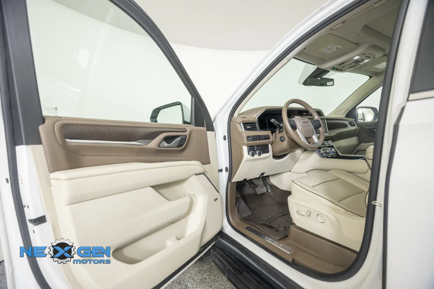 GMC Yukon XL photo 12